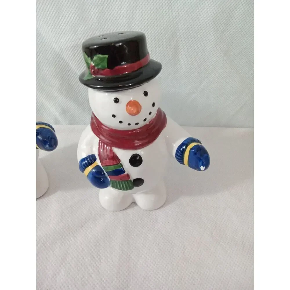Snowman Salt And Pepper Shakers‎